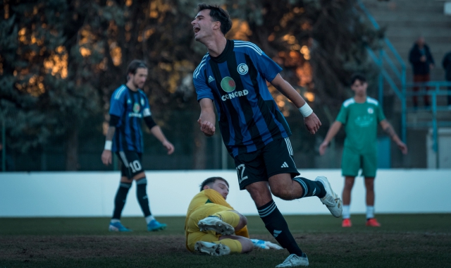 L’esultanza di Mondoni dopo il 3-0 alla Lentatese (foto Samuele Lucchi)