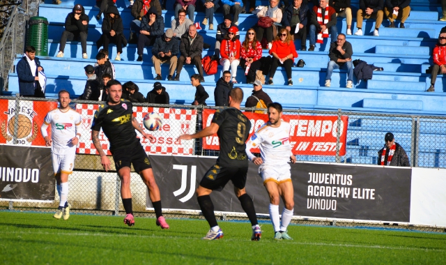 Il Città di Varese nella partita di domenica scorsa, primo dicembre, contro Chisola (foto Ezio Macchi)