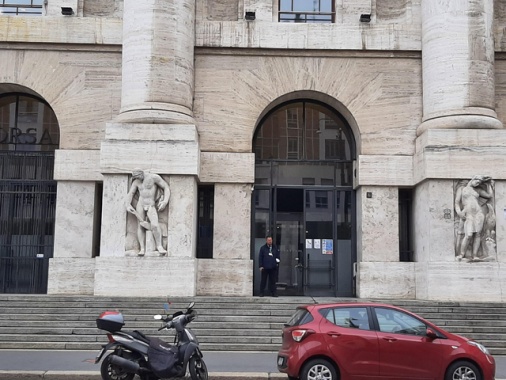 Borsa: Milano apre piatta (+0,01%)