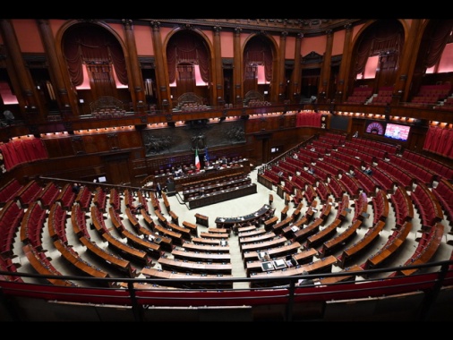 Governo assente e Aula semideserta per la manovra,seduta sospesa