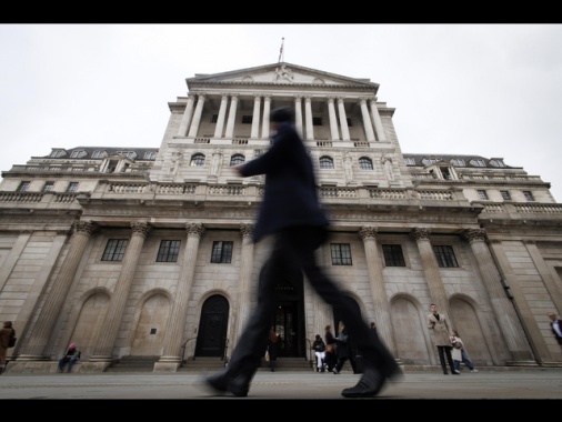 Bank of England lascia invariati i tassi in Gb al 4,75%