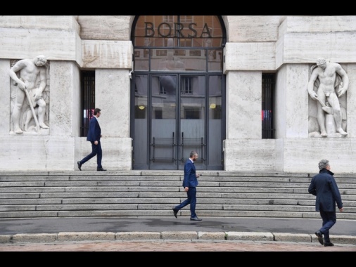 Borsa: Milano apre in calo, Ftse Mib -0,78%