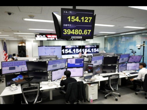 Borsa: Asia apre l'anno in calo con il peso dazi Usa sulla Cina
