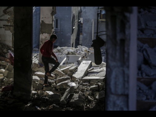 Soccorritori, 4 palestinesi uccisi in attacchi israeliani a Gaza