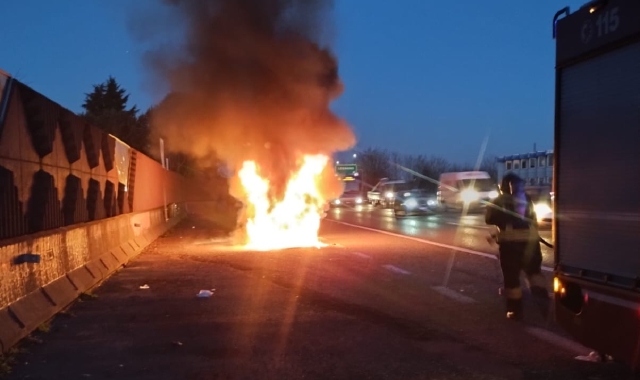 L’incendio del veicolo lungo l’Autolaghi