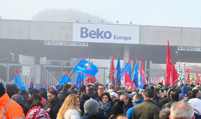 Uno dei presidi fuori dallo stabilimento di Cassinetta