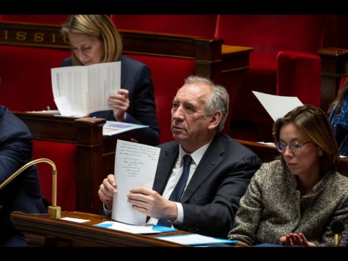 Respinta la mozione di sfiducia contro il governo francese