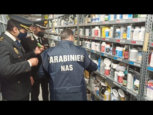 Farmaci contraffatti, 286 siti oscurati e 23 arresti