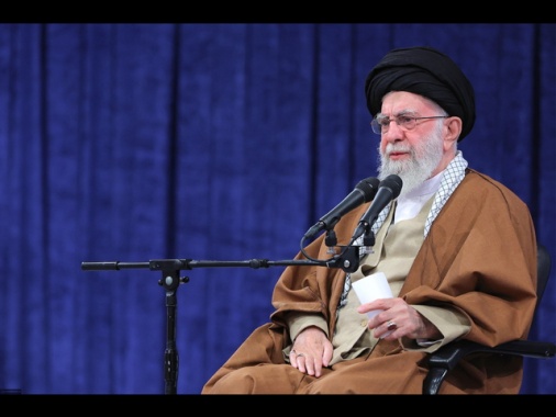 Iran: Khamenei grazia Karroubi, leader del movimento verde