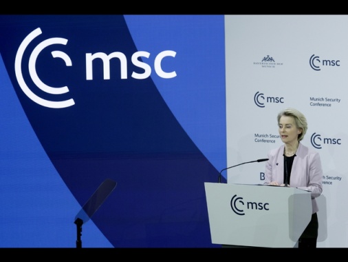 Von der Leyen a Parigi, 'sicurezza Ue al punto di svolta'