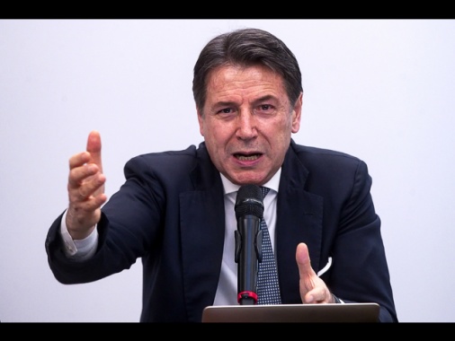 Conte, Meloni per bacetti di Trump-Musk strappa accordi con Cina