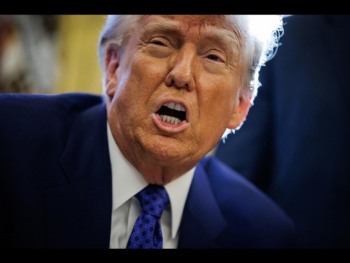 Trump, 'Zelensky dittatore mai eletto e comico mediocre'