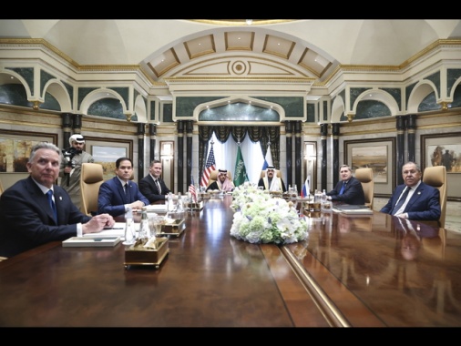 Waltz, Kiev abbassi i toni e firmi l'accordo sui minerali
