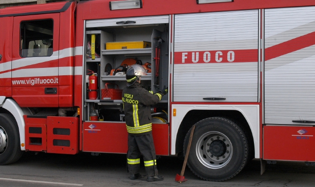 Villa in fiamme a Turbigo