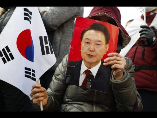 Uscito da prigione il presidente sudcoreano Yoon