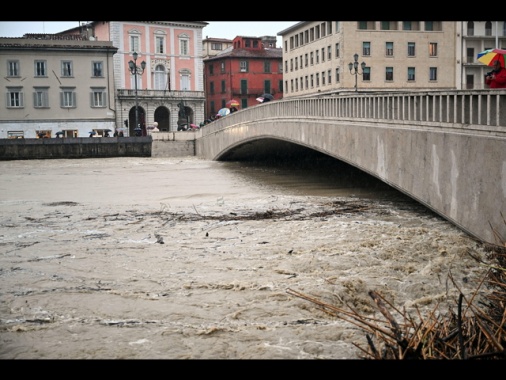 Maltempo, l'Arno sale a Firenze a 4,05 metri