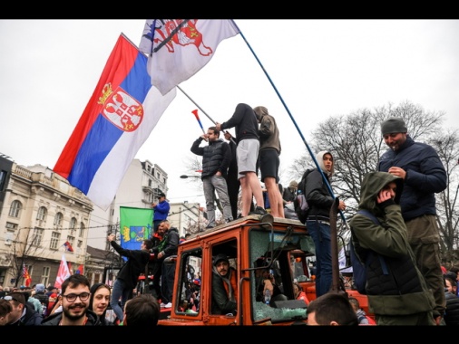 Oltre 100 mila in piazza a manifestazione Belgrado