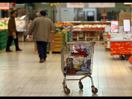 Istat, l'inflazione di febbraio all'1,6%, carrello spesa +2%