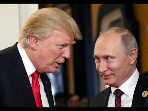 Il Cremlino conferma il colloquio tra Putin e Trump domani