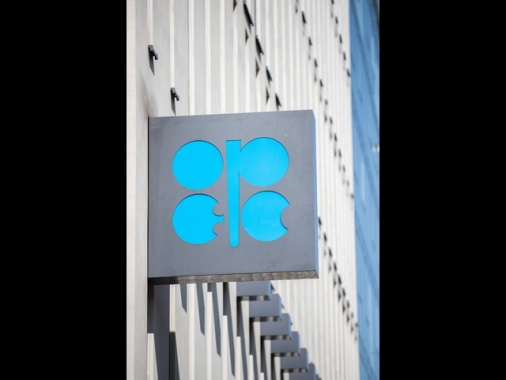 ++ Opec taglia le stime della domanda di petrolio per i dazi ++