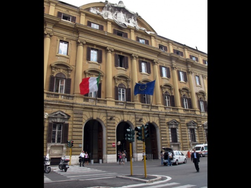Lo spread tra Btp e Bund tedeschi chiude in calo a 117,6 punti