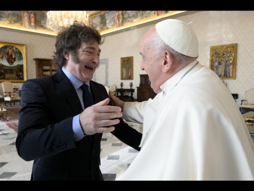 Milei, profondo dolore per la morte di Papa Francesco