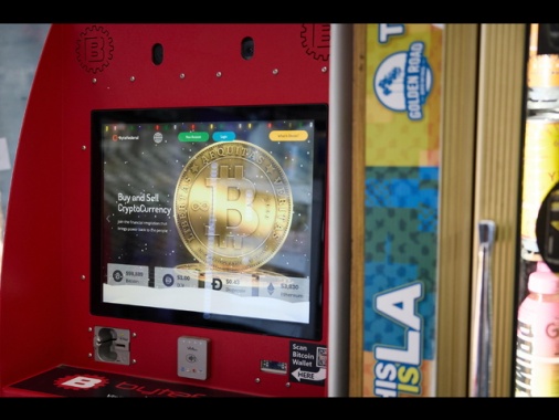 Il Bitcoin rivede 90.000 dollari, prima volta da marzo