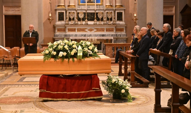 Il funerale di Carlo Senaldi nella Basilica di Gallarate (foto Blitz)