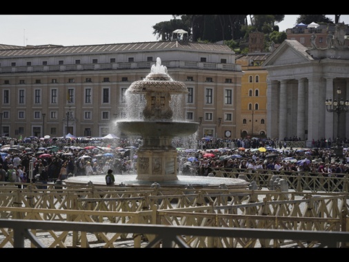 Codacons, 'per funerali Papa appartamenti fino a 2500 euro'