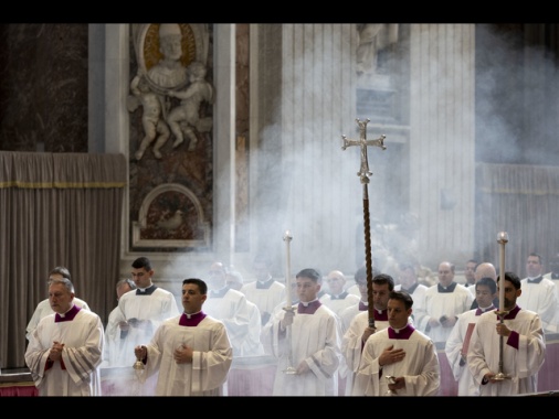 Venerdì alle 20 la chiusura della bara del Papa