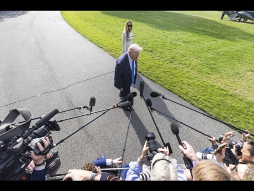 Trump, 'Zelensky firmi subito l'accordo sui minerali'