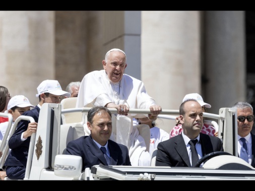 Il carro funebre del Papa sarà una papamobile