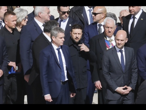 Kiev, 'costruttivo' primo scambio tra Zelensky e Trump