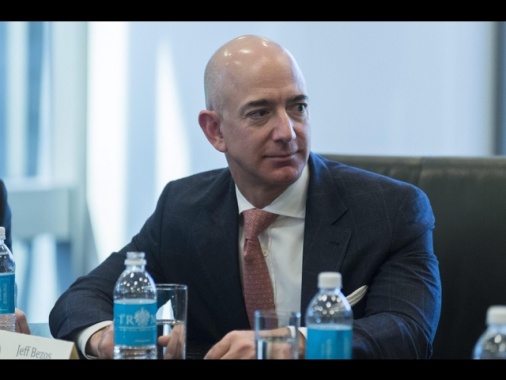 Cnn, Trump ha chiamato Bezos per costo dazi nei prezzi
