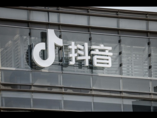 Multa Irlanda 530 milioni a TikTok, 'invia dati in Cina'