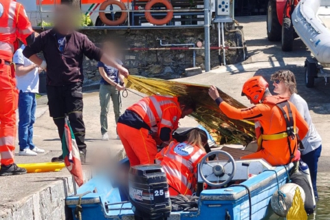 Angera: malore in barca, soccorso dai vigili del fuoco