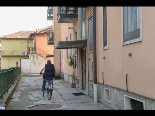 La bimba al padre che ha ucciso la madre, 'papà no!'
