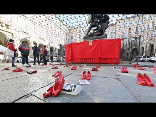 17enne denuncia, 'narcotizzata e violentata dal fidanzato