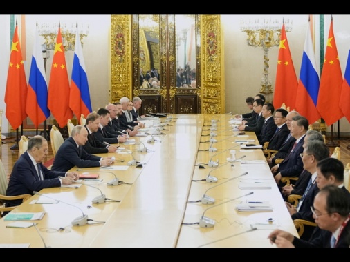 Cina e Russia firmano oltre 20 documenti di cooperazione