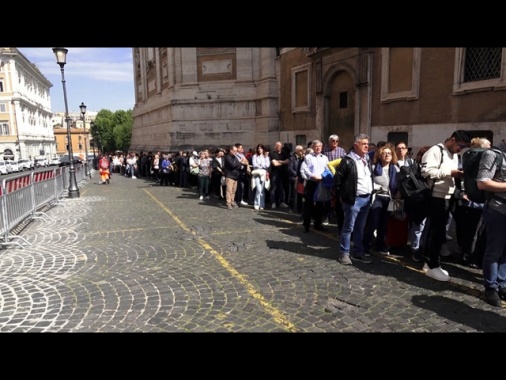 A Santa Maria Maggiore emozione alla tomba di Francesco