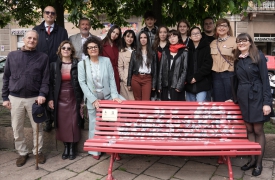 Due panchine contro la violenza: «È un atto politico, sociale, educativo»