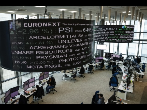 Borsa: L'Europa rallenta dopo nuovo attacco di Trump, Milano +1%
