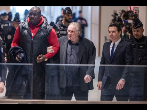Gérard Depardieu condannato a 18 mesi per aggressioni sessuali