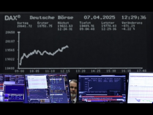 Borsa: l'Europa chiude cauta, Francoforte +0,31%