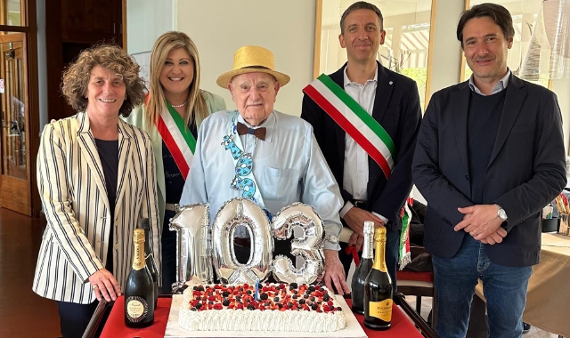 Attilio compie 103 anni: festa a Malnate e Lozza