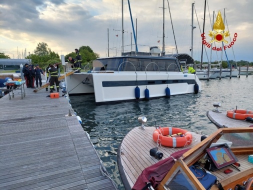 Cade da catamarano e viene presa dall'elica, morta donna
