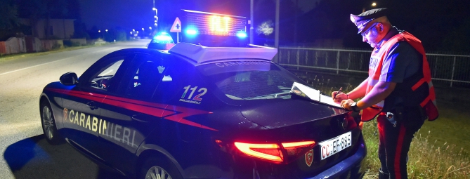 Notte di bottigliate: quattro feriti