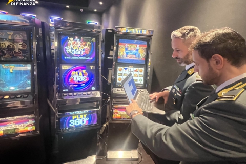Sale slot, due milioni in false consumazioni per giocare col denaro contante