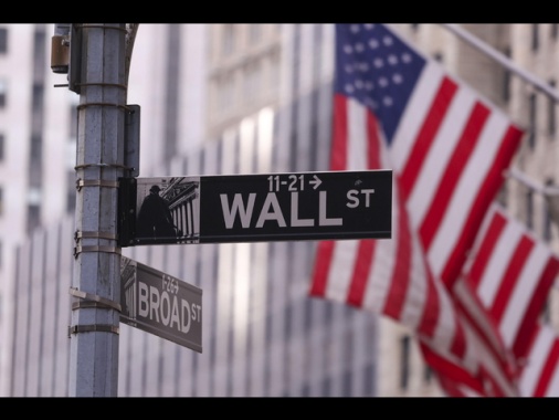 Borsa: Europa debole con Moody's, scatta il 'sell America'