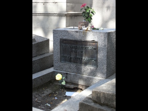 Parigi, dopo 37 anni ritrovato il busto di Jim Morrison